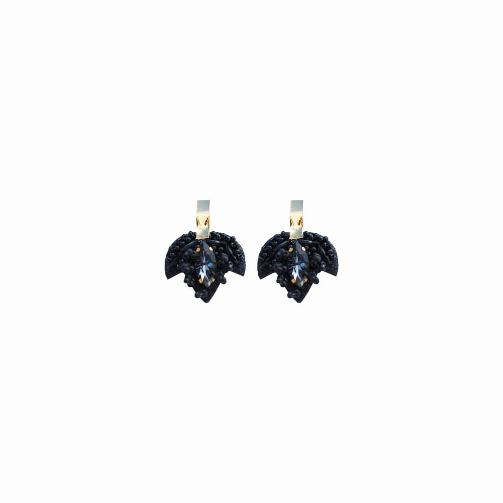 Aretes Flor de Lis · Baño de Oro 24K - Cuero Vegano